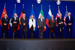 P5+1 and Iranian diplomats at Lausanne, 2 April 2015 after framework agrement Photo-Wikipedia