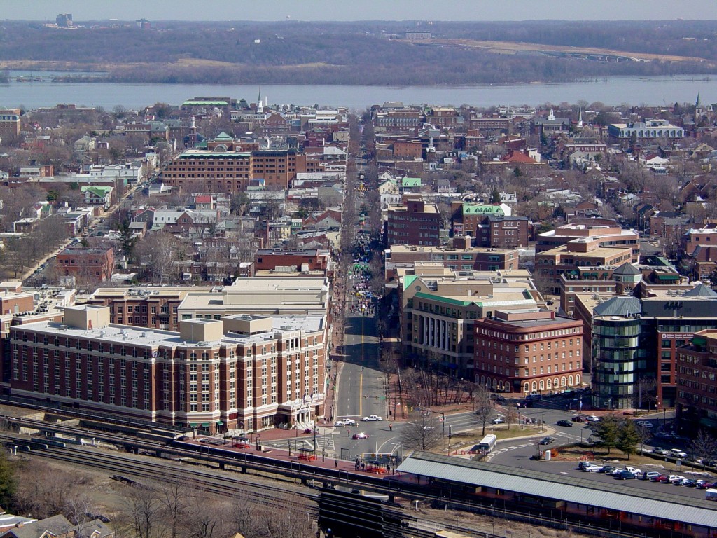 Photo " The Old Town district of Alexandria, Virginia as seen from the observation deck of the George Washington Masonic National Memorial. Photo by Ben Schumin on March 8, 2003. Used via Wikipedia (http://creativecomons.org/licenses/by-sa/3.0/) or CC BY-SA 2.5 (http://creativecommons.org/licenses/by-sa/2.5)], via Wikimedia Commons